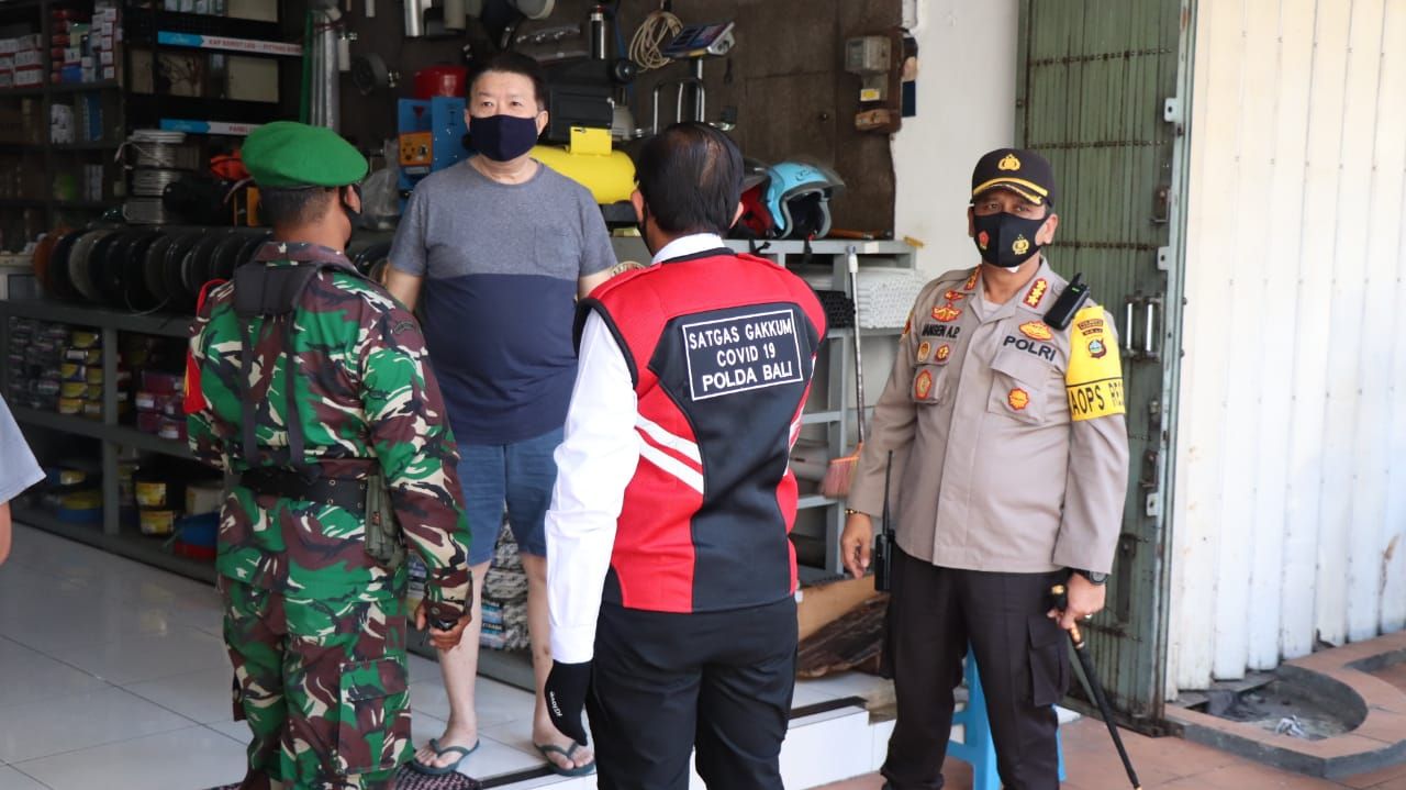 podiumnews.com-Tertibkan Disiplin Prokes, Polres Denpasar Gelar Razia Masker